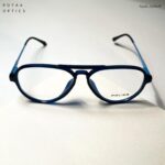 نظارة باللون الأزرق