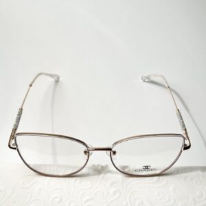 إطار نسائي عصري