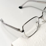 ⁦إطار نسائي فضي⁩ - الصورة ⁦2⁩