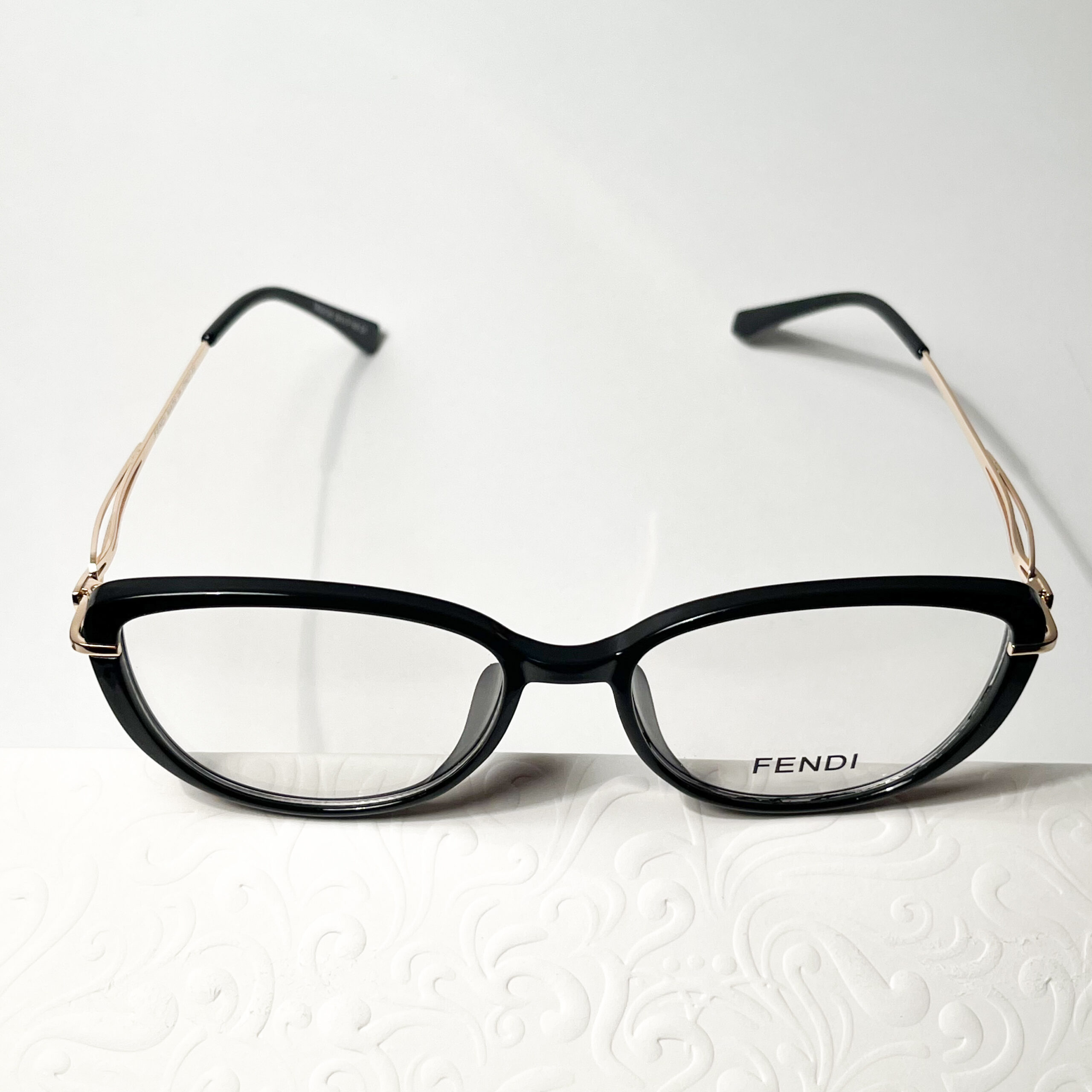 إطار نسائي عملي ✨