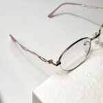 ⁦إطار تيتانيوم صغير ومريح⁩ - الصورة ⁦2⁩