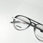 ⁦نظارة رمادية بأذرع معدنية⁩ - الصورة ⁦4⁩